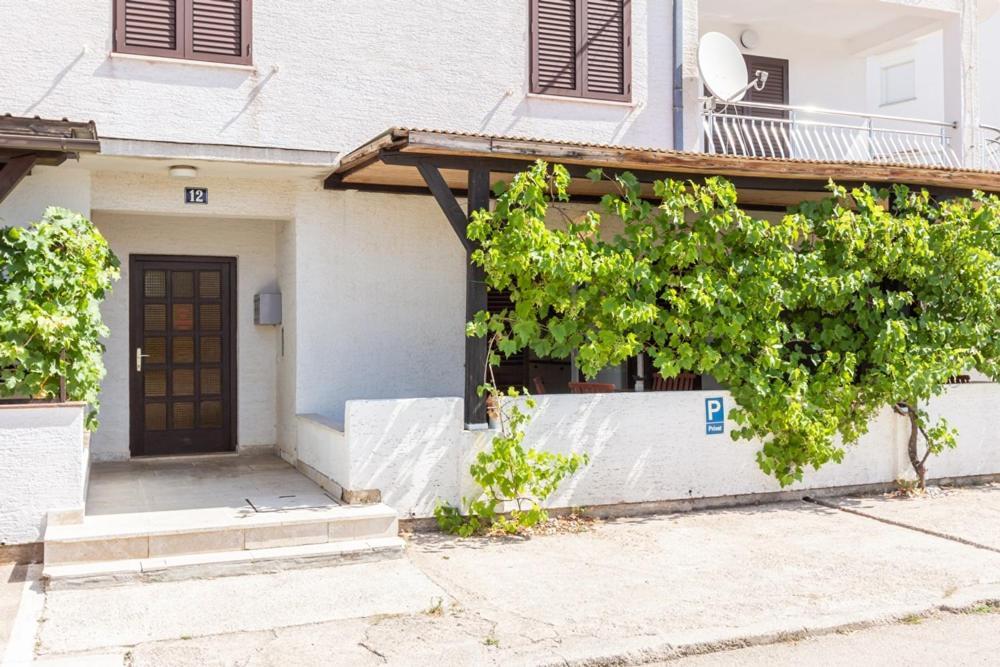 Apartments Vladan With Terrace Baška Kültér fotó